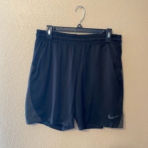 Nike basketball shorts w pockets